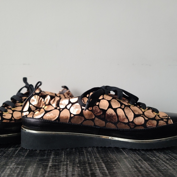 NWOT Ron White Black Leather & Rose Gold Sneakers - Picture 4 of 7